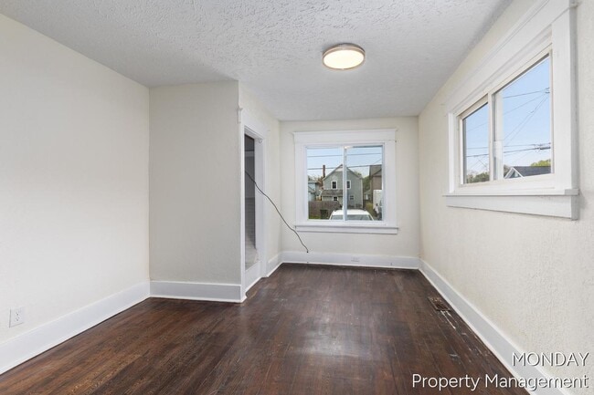 Building Photo - 531 W Webster Ave