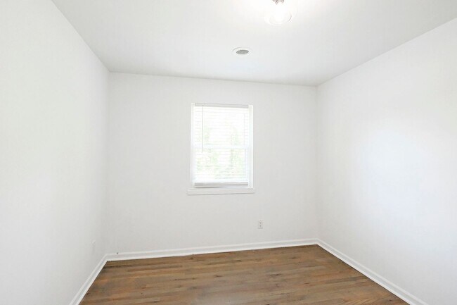 Building Photo - Pet-Friendly Duplex With Fenced Yard – Move-In Ready!