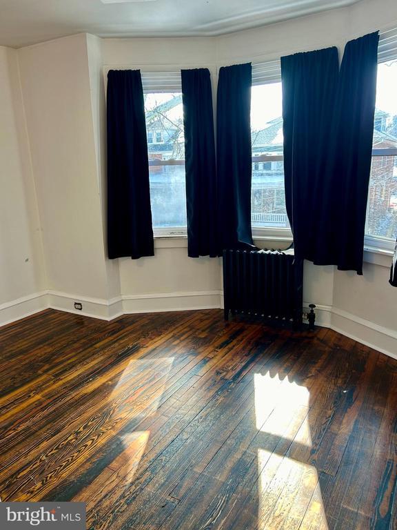 Building Photo - 133 E Main St