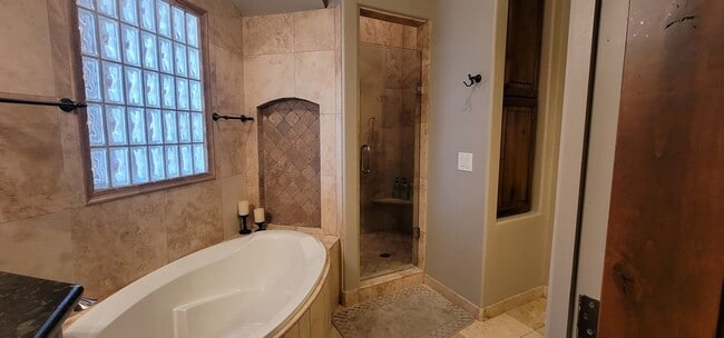 Building Photo - 16055 N Overlook Ct