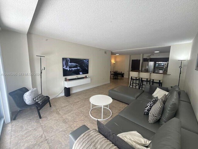 Building Photo - 1500 Bay Rd