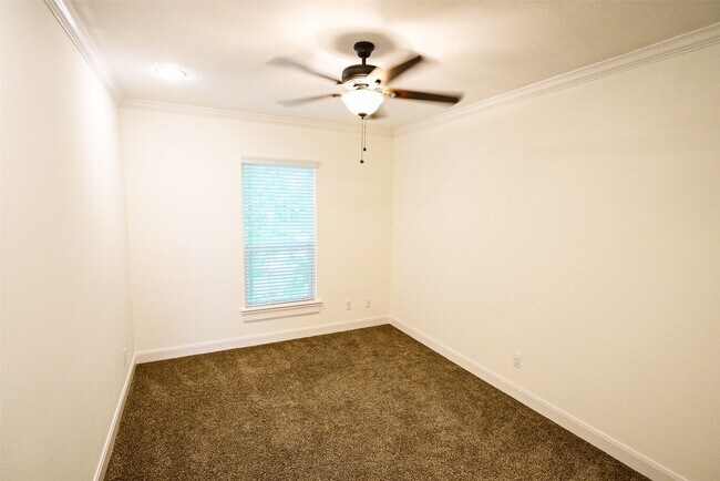 Building Photo - 6116 1/2 Hamman St