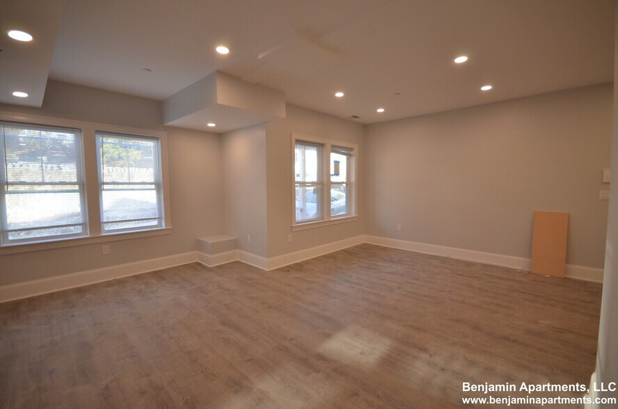 Building Photo - 128 Kenrick St