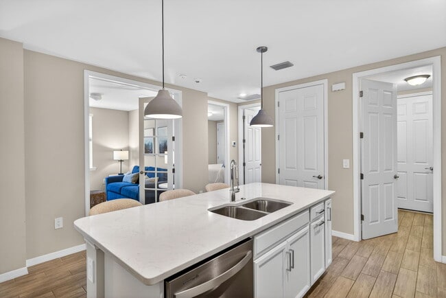 Building Photo - 14567 Edgewater Cir