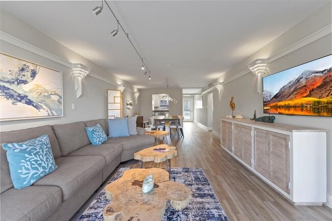 Building Photo - 3330 Gulf of Mexico Dr