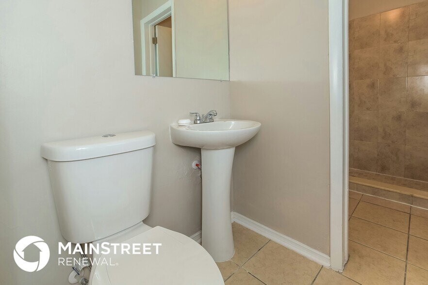 Building Photo - 5915 Beechmont Blvd