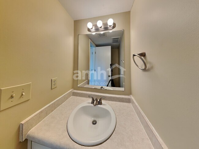 Building Photo - 3559 High Creek Dr