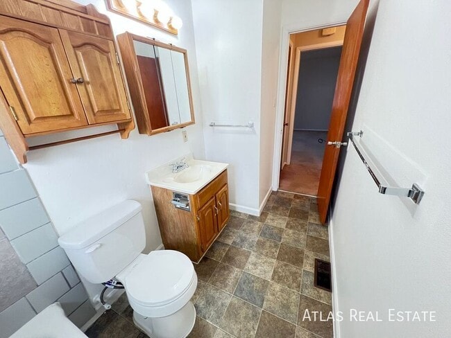 Building Photo - 2519 Wood Ave