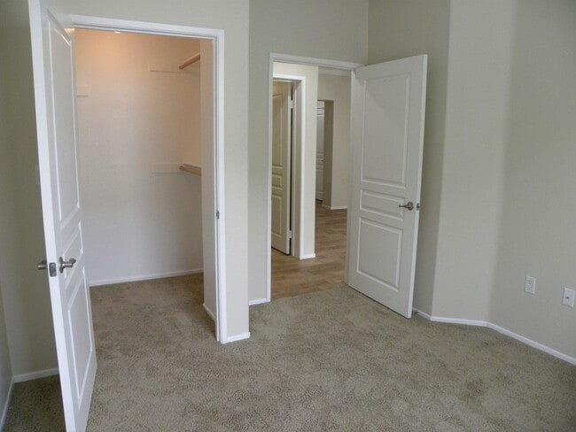 Building Photo - Watermarke Condo 1bed 1 bath