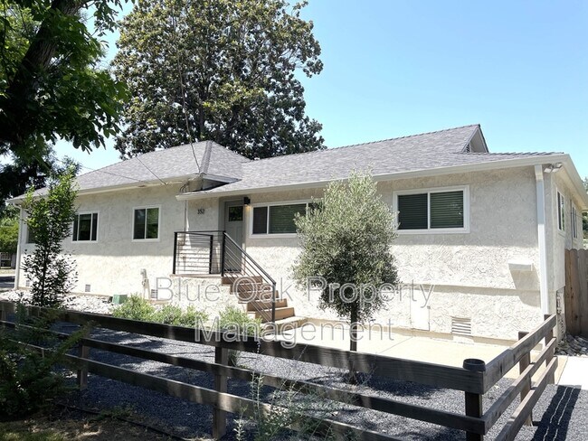 Primary Photo - 352 E 7th Ave