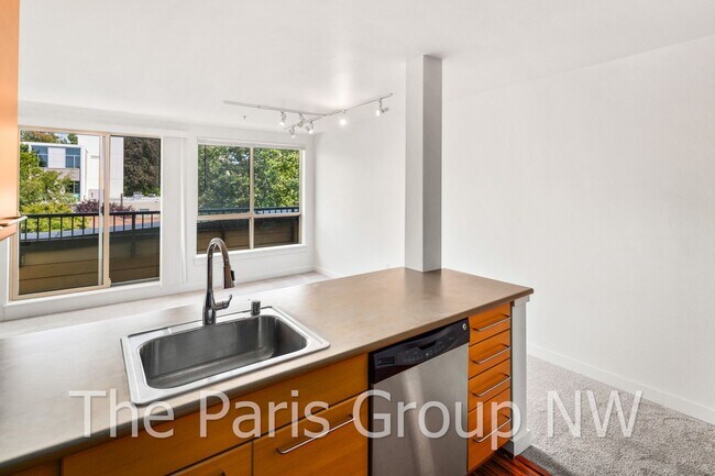 Building Photo - Perfect Bright 1BR 733sf CapHill Condo!! 9...