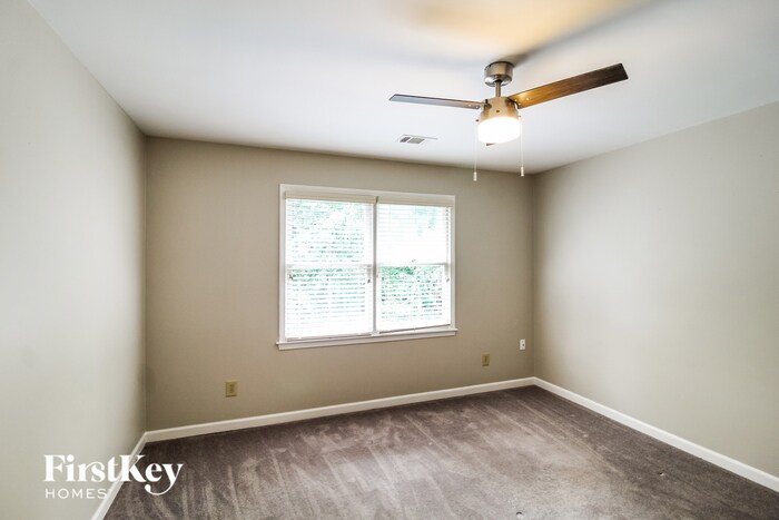 Building Photo - 2721 Harvest Dr SE