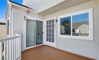 Building Photo - Ocean Views, Fully Remodeled Kitchen,Iconi...