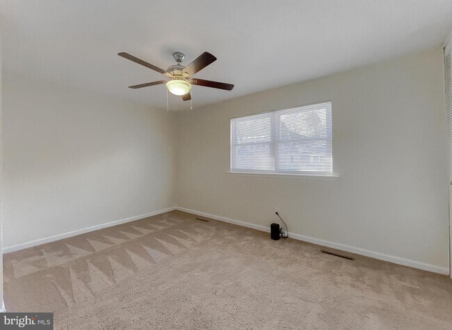 Building Photo - 11859 Oak Manor Dr
