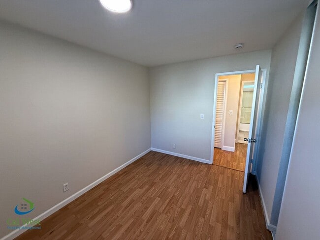 Building Photo - $2995.00 Spacious 3 Bed / 2 Bath Cottage i...