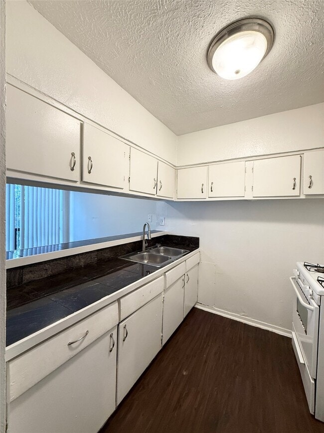 Building Photo - 3629 N MacGregor Way