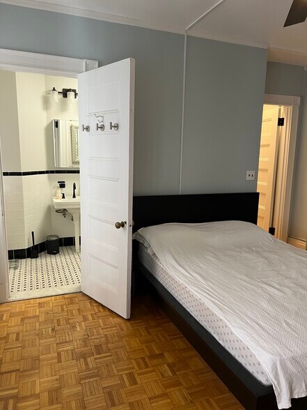 Building Photo - 21 Beacon St