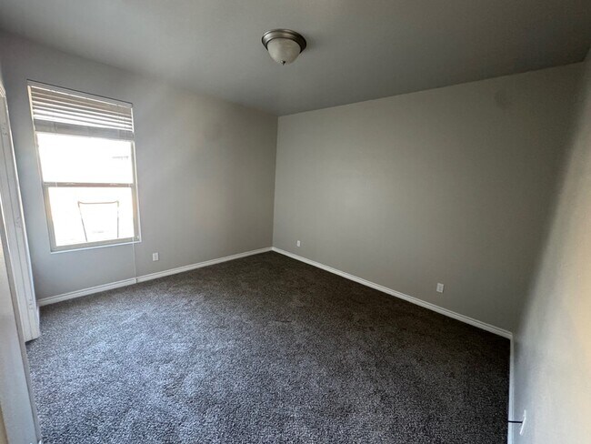 Building Photo - 3304 Bastrop Ave