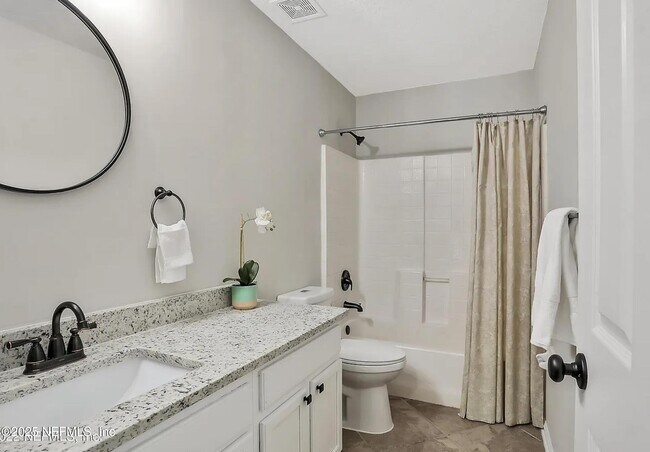 Building Photo - 1674 Hawkins Cove Dr E