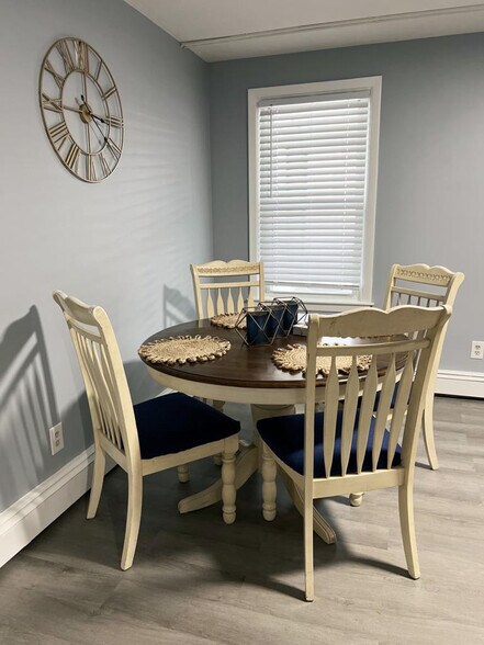 Building Photo - 508 Elm St