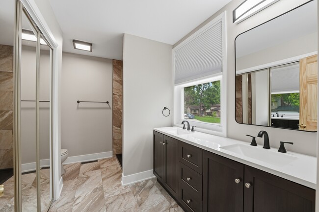 Building Photo - 4452 Burgundy Pl