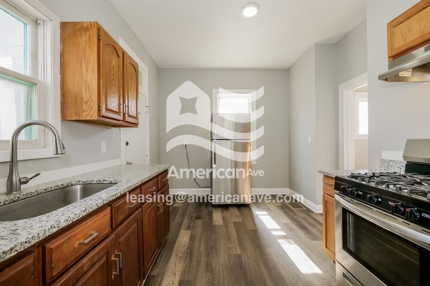 Building Photo - 2049 Florence Blvd