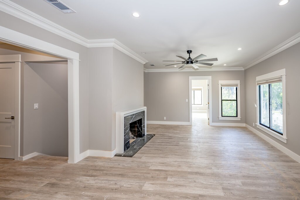 Building Photo - 494 S Marengo Ave