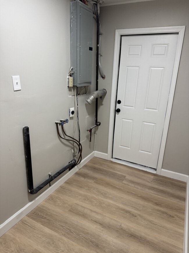 Building Photo - 580 Edgewood Dr