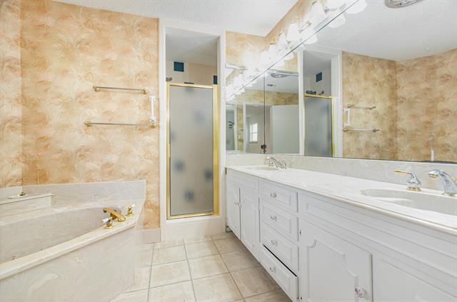 Building Photo - 210 Oak Forest Trail