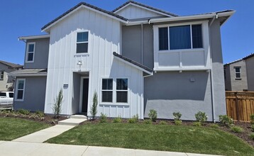 Building Photo - Lathrop - Gorgeous 5 Bedroom 3 Bathroom Home