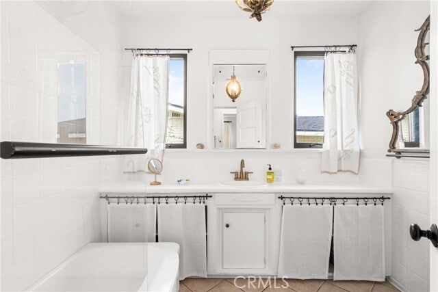 Building Photo - 3436 S Kerckhoff Ave