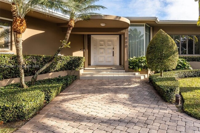 Building Photo - 950 S Southlake Dr