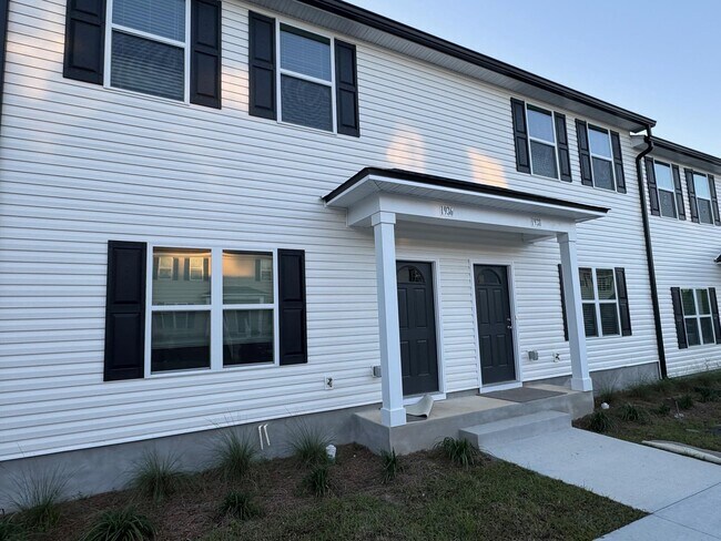 Primary Photo - 1954 Evanston Ave