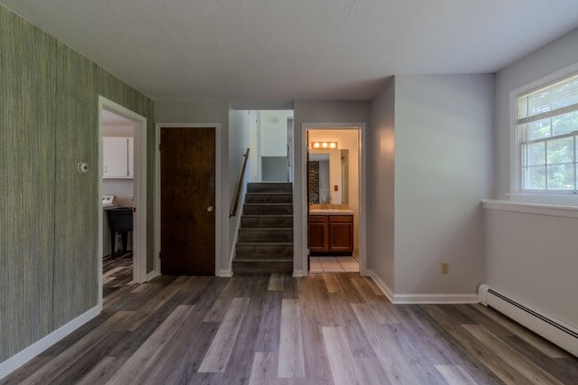 Building Photo - Price Improvement! Sweet Serene Silver Lake