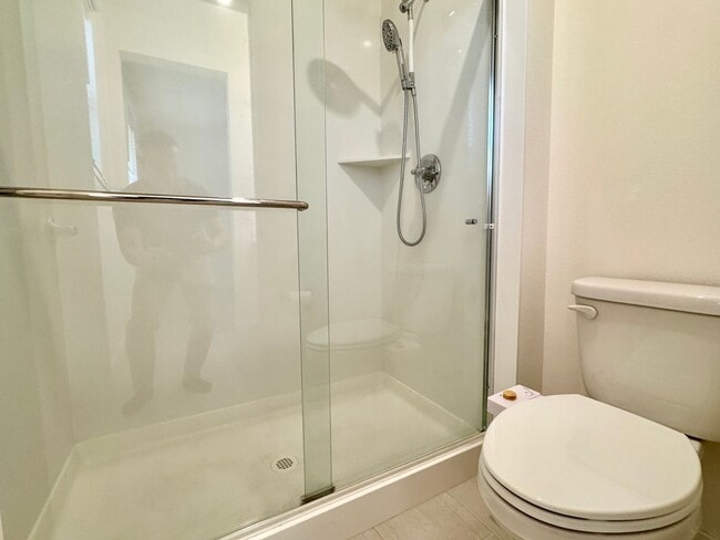 Building Photo - NEWER 2 BED, 2.5. BATH TOWNHOME IN BROADWAY AREA OF SACRAMENTO
