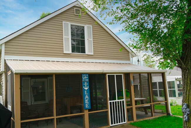 Building Photo - 266 Paradise Island Dr