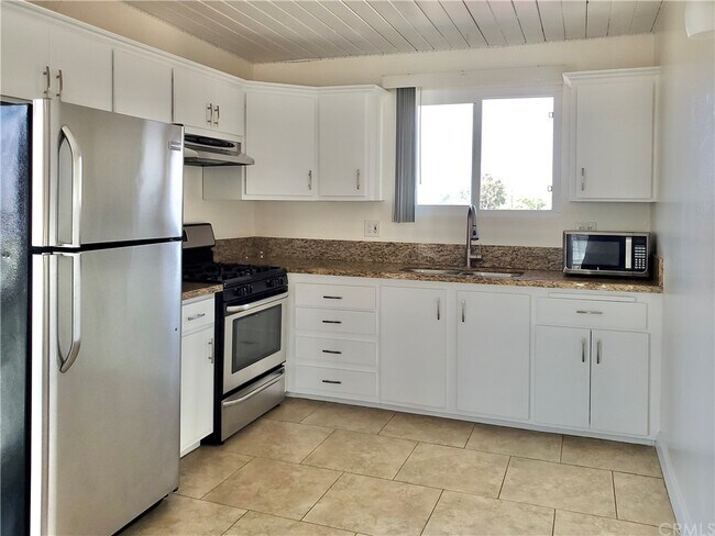 Building Photo - 25081 La Cresta Dr