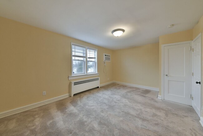 Building Photo - Beautifully Renovated 3 Bedroom Home Now Available For Rent in Cedarbrook!!!