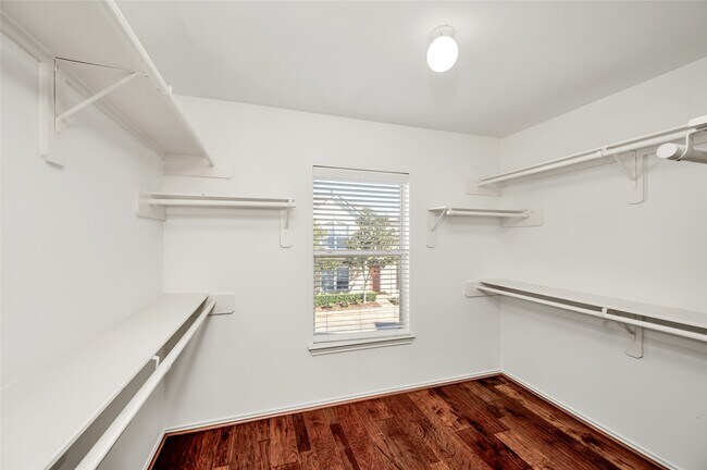 Building Photo - 1719 Redwing Bluff Dr