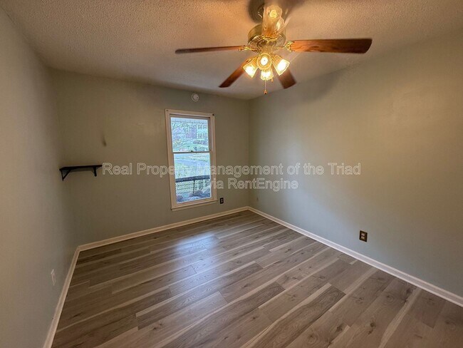 Building Photo - 1805 Lois Ct