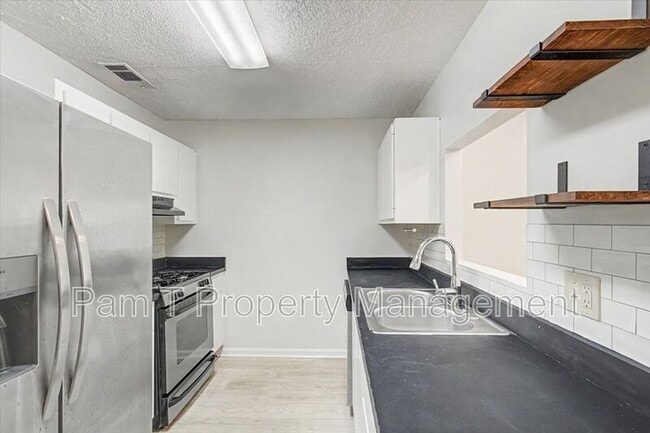 Building Photo - 128 Fox Chase Rd