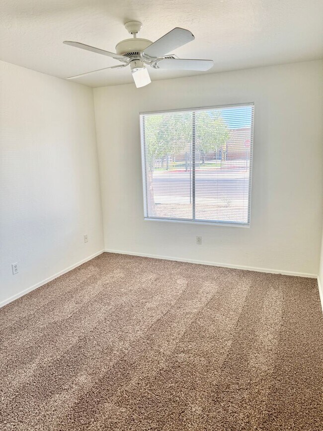 Building Photo - 2106 W Alta Vista Rd