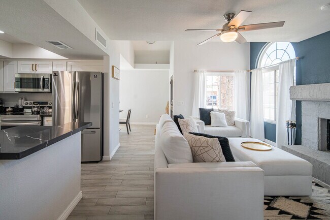 Building Photo - 10615 N 63rd Dr