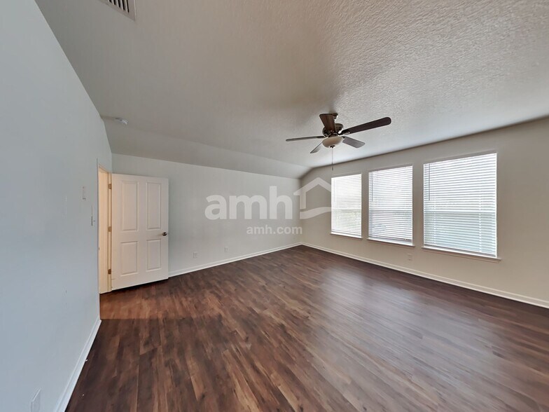 Building Photo - 10630 Buck Park