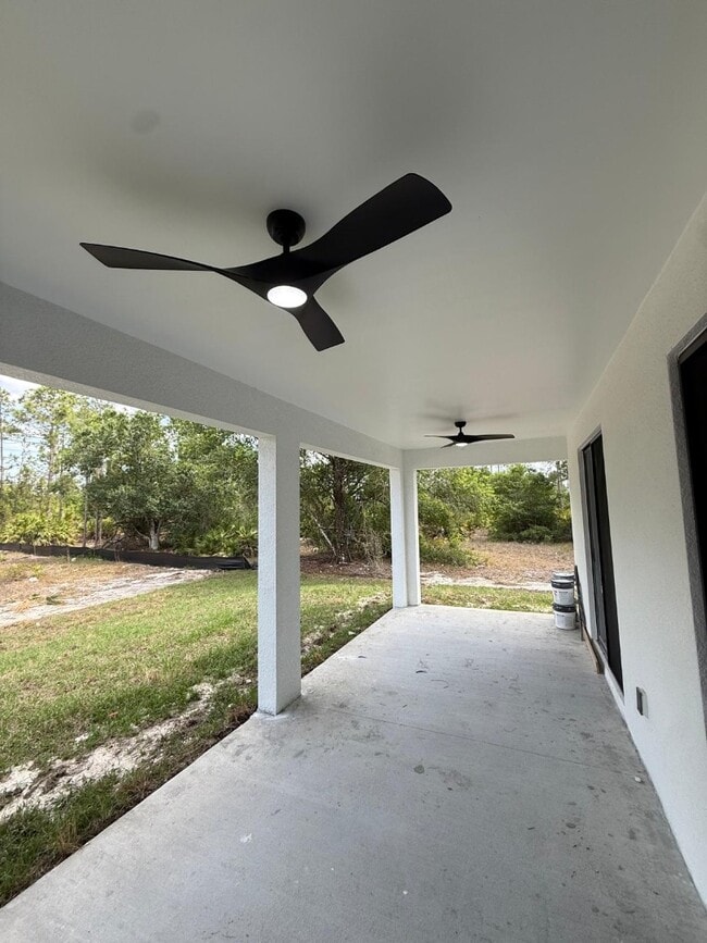 Building Photo - 1420 Poinsettia Ave