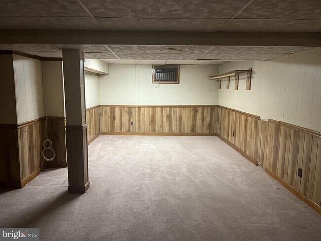 Building Photo - 4906 Hood Dr