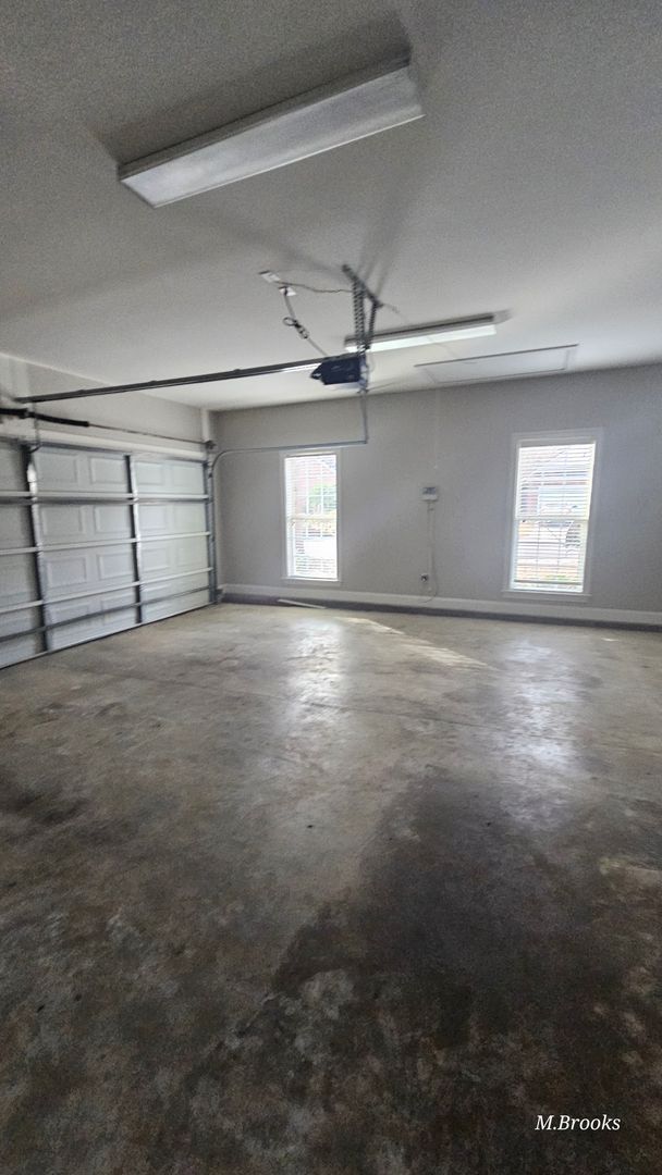 Building Photo - Beautiful 3/2 located in Valdosta