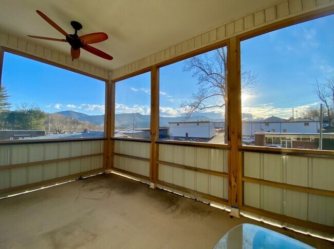 Building Photo - Furnished Downtown Black Mountain- Top Floor Unit with Roof Top Deck!