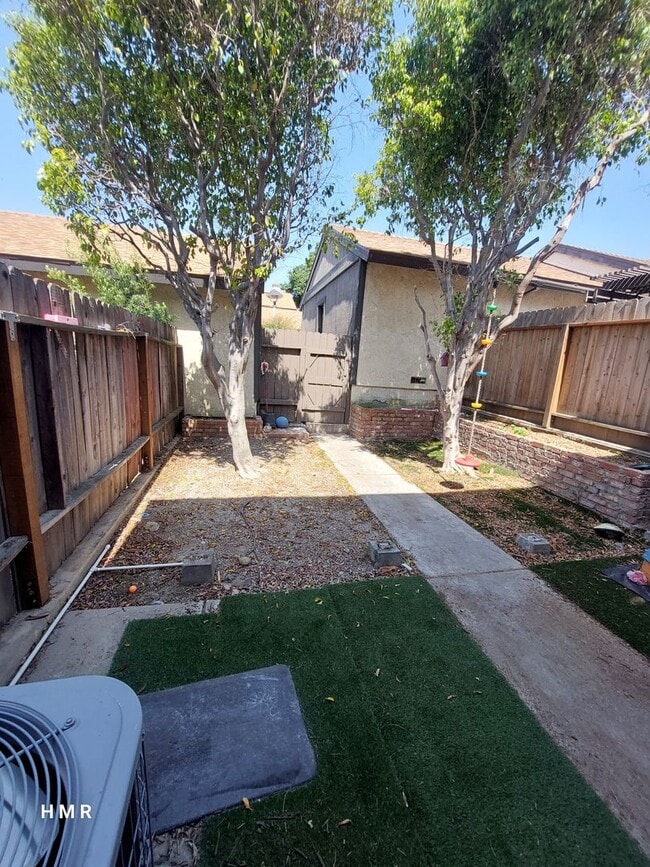 Building Photo - 3 bedrooms 3 baths in San Dimas Glenwood T...