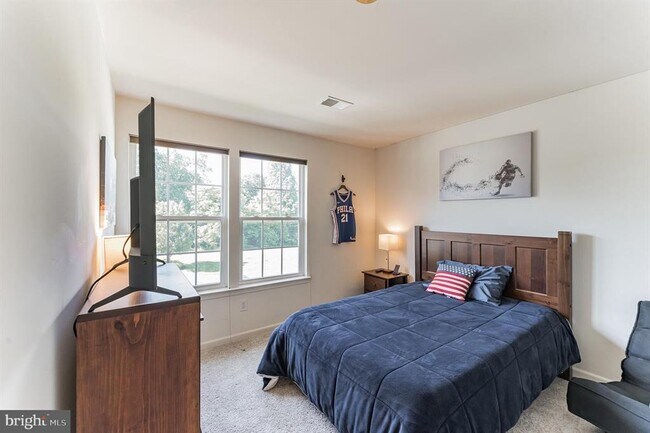 Building Photo - 218 Tall Trees Cir